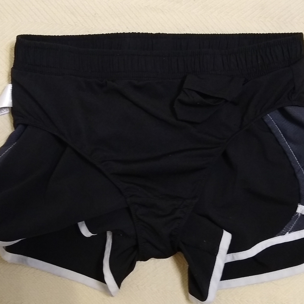 Old Navy active shorts - Picture 7 of 7